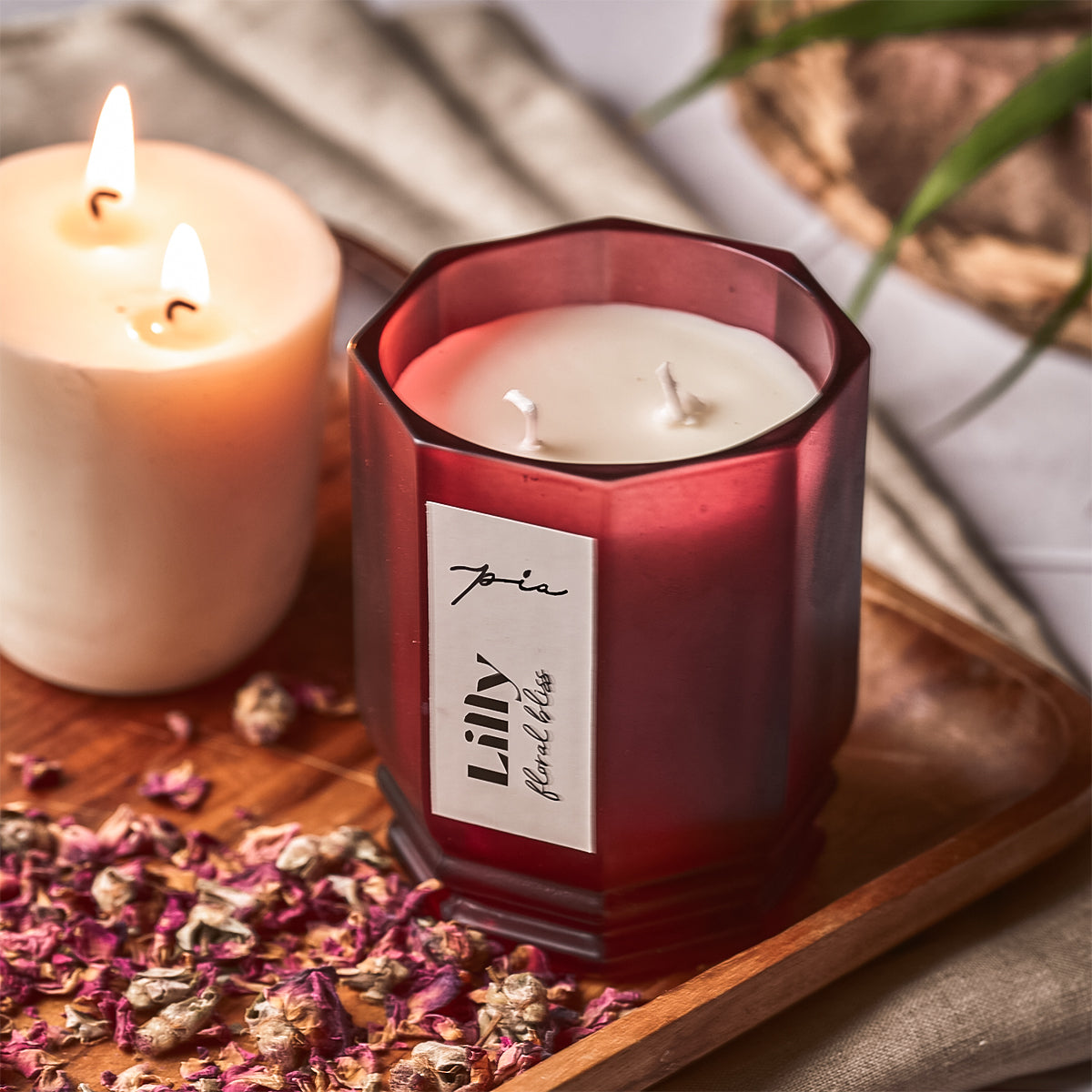 PIA - Lilly Scented Candle (Octagon)